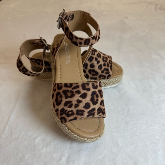 Soda Leopard Print Platform Sandals - Picture 1 of 12